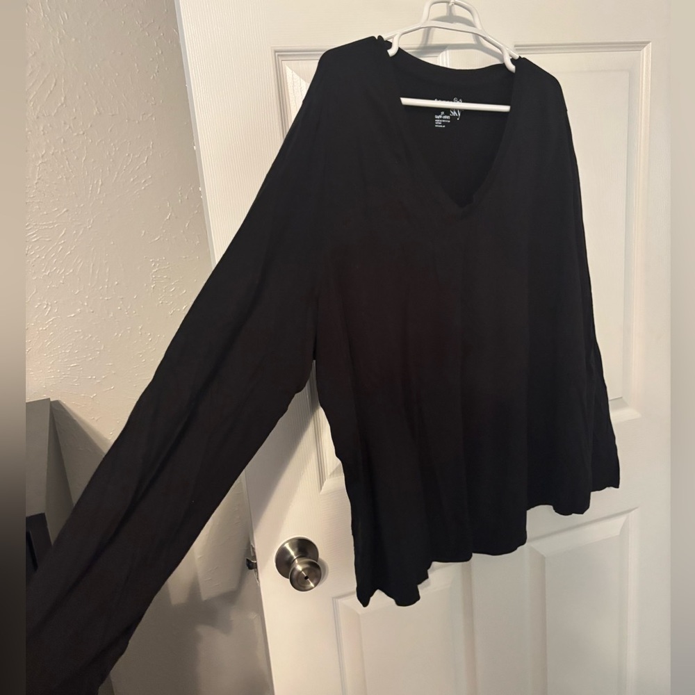 Terra & Sky Black V-Neck Long Sleeve Top